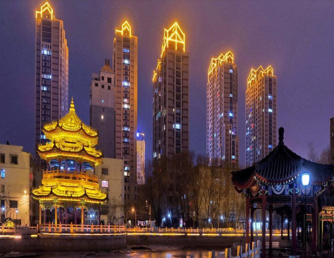 以下幾個標題供您參考：
1. 大樓亮化照明打造城市魅力夜景
2. 城市夜景：大樓亮化照明魅力凸顯
3. 魅力之光！大樓亮化照亮城市夜景