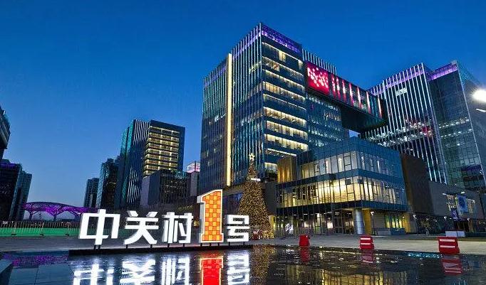 以下幾個(gè)標(biāo)題供你參考：
1. 亮化工程助力，城市夜景璀璨閃耀
2. 亮化工程：打造閃耀迷人城市夜景
3. 借助亮化工程，點(diǎn)亮閃耀城市夜景