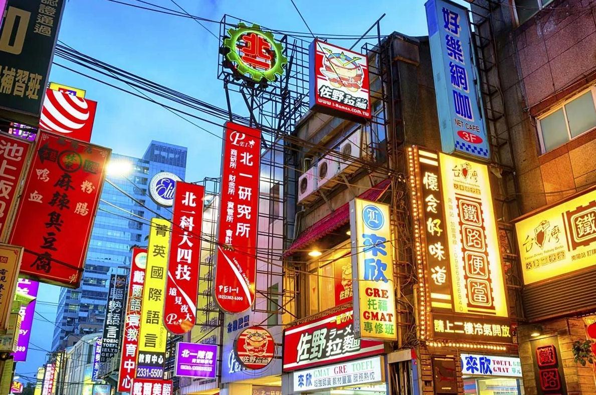 商業(yè)街道廣告招牌：提升商業(yè)形象關鍵利器