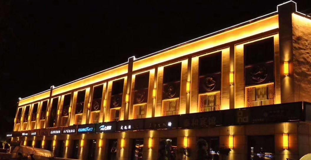 以下幾個標題供你參考：
1. 城市亮化工程：點亮美，提升城市品位
2. 聚焦城市亮化工程，點亮城市品位
3. 城市亮化工程：打造品位，點亮城市