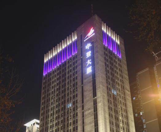 以下幾個(gè)標(biāo)題供您參考：
1. 辦公大樓亮化改造實(shí)用建議
2. 聚焦辦公大樓亮化改造建議
3. 關(guān)于辦公大樓亮化改造的建議