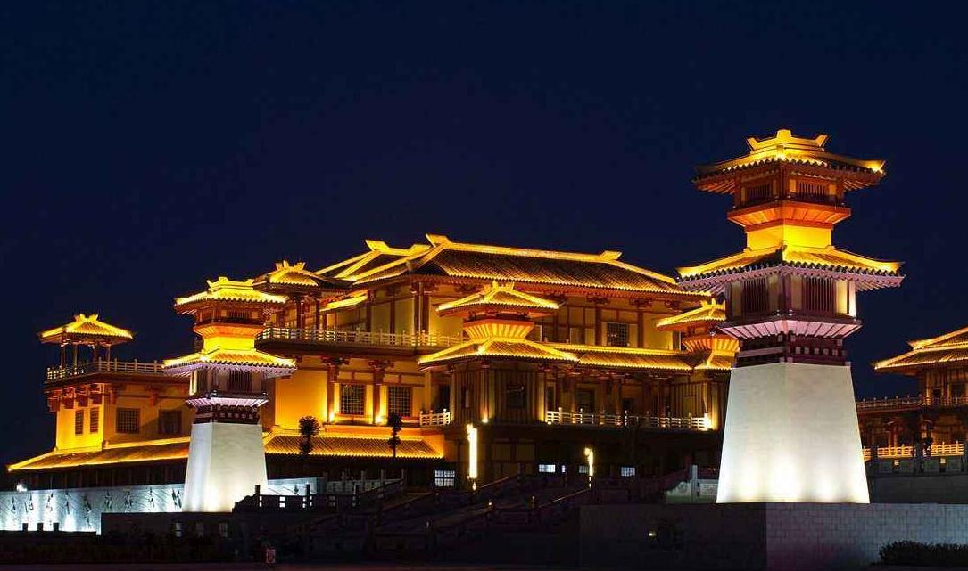 以下幾個(gè)標(biāo)題供您參考：
1. 專業(yè)打造戶外亮化工程，點(diǎn)亮城市夜景
2. 聚焦戶外亮化工程，助力城市夜景升級(jí)
3. 優(yōu)質(zhì)戶外亮化工程，塑造美好城市夜景