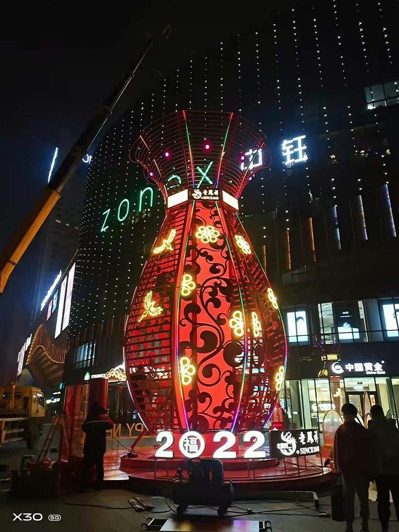 景觀雕塑設(shè)計(jì)公司：卡通雕塑不同樣式有哪些-蘇昌標(biāo)識，行業(yè)經(jīng)驗(yàn)15年，為400+企業(yè)或市政單位提供標(biāo)識系統(tǒng)解決方案。