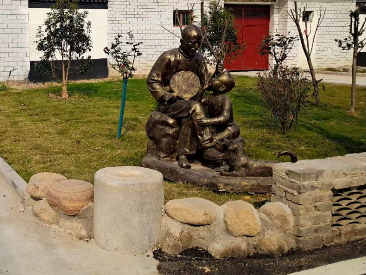 景觀雕塑廠家：玻璃鋼雕塑制作-蘇昌標(biāo)識，行業(yè)經(jīng)驗15年，為400+企業(yè)或市政單位提供標(biāo)識系統(tǒng)解決方案。