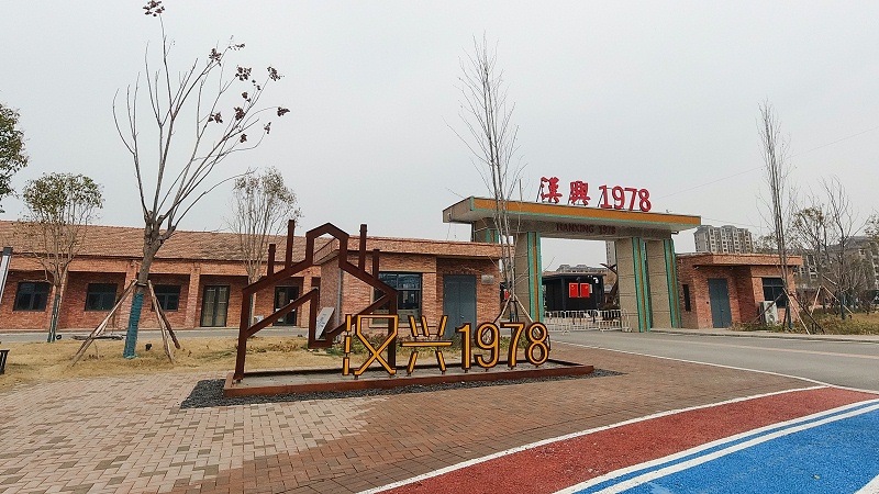 雕塑設(shè)計(jì)公司：璃鋼雕塑的模具及不銹鋼的材質(zhì)