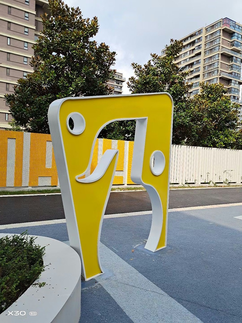 景觀雕塑廠家：校園雕塑的價(jià)格決定因素