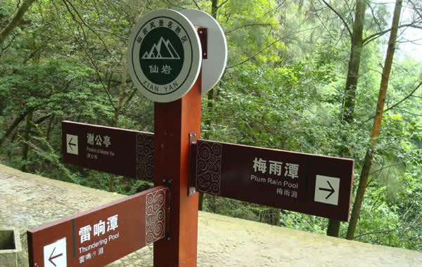 標(biāo)識(shí)牌廠家在制作景區(qū)標(biāo)識(shí)牌時(shí)應(yīng)注意些什么？